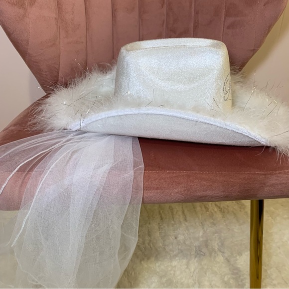 White Bride Cowgirl Hat with Vail - Picture 3 of 4